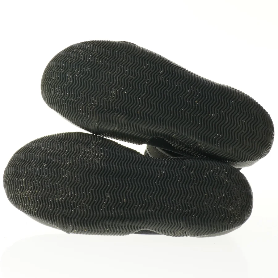 Våddragtssko (str. 4)