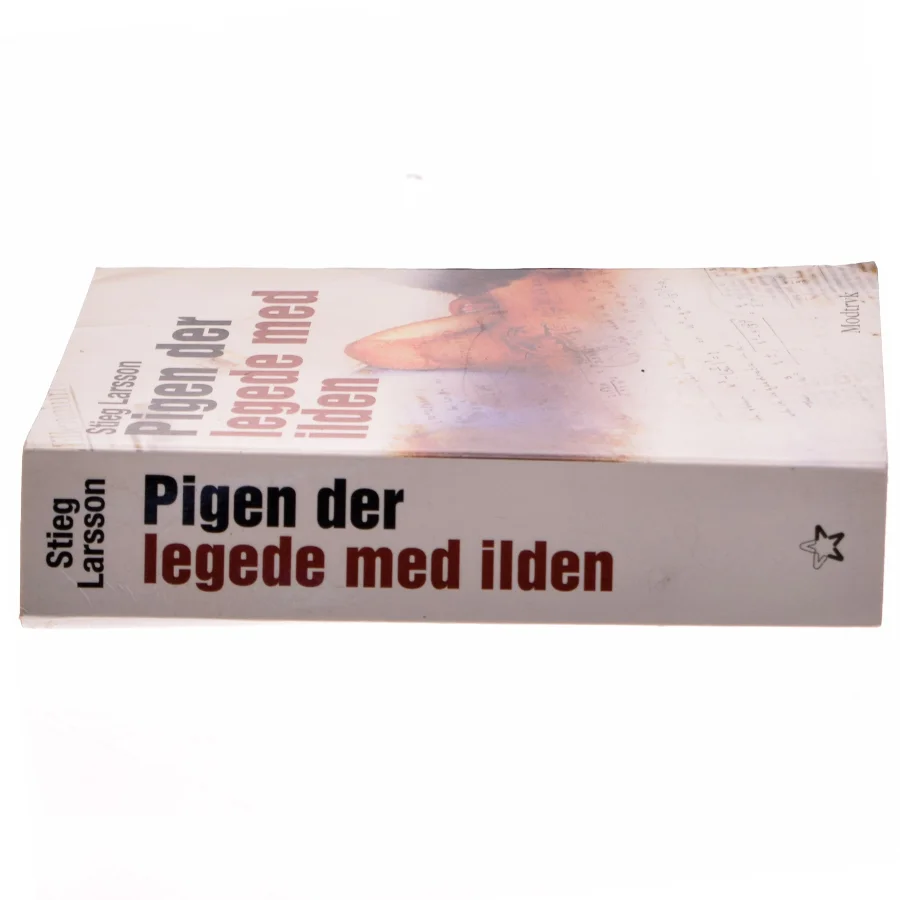 Pigen Der Legede Med Ilden (Millennium, 2. Bind) af Stieg Larsson (Bog)
