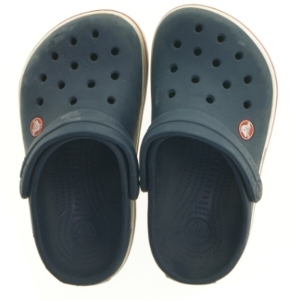 Brugte mørkeblå sadaler fra Crocs (str. J1 / 32)