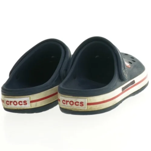Brugte mørkeblå sadaler fra Crocs (str. J1 / 32)