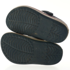 Brugte mørkeblå sadaler fra Crocs (str. J1 / 32)