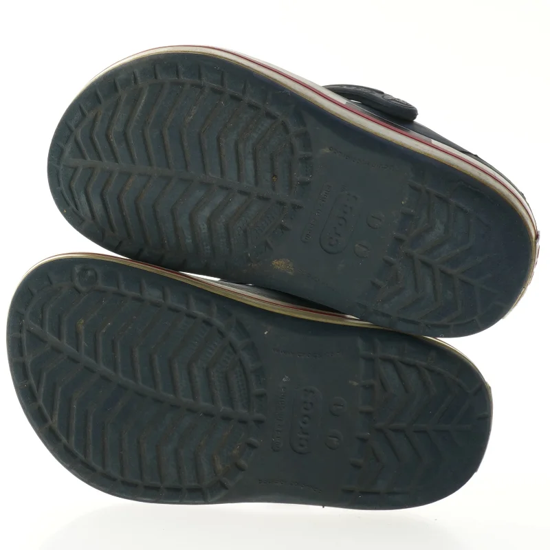 Brugte mørkeblå sadaler fra Crocs (str. J1 / 32)