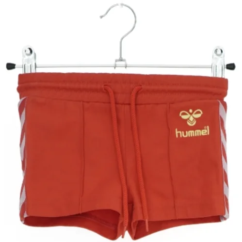 Røde shorts med hvide detaljer fra Hummel fra Hummel (str. 92)