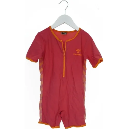 Badedragt fra Hummel (str. 104 cm)