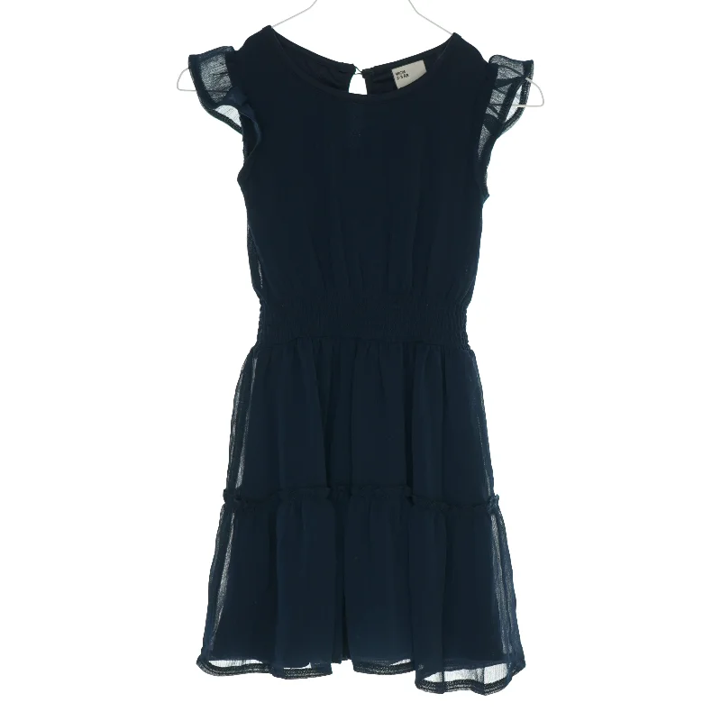 Sort kjole med flæser fra VRS