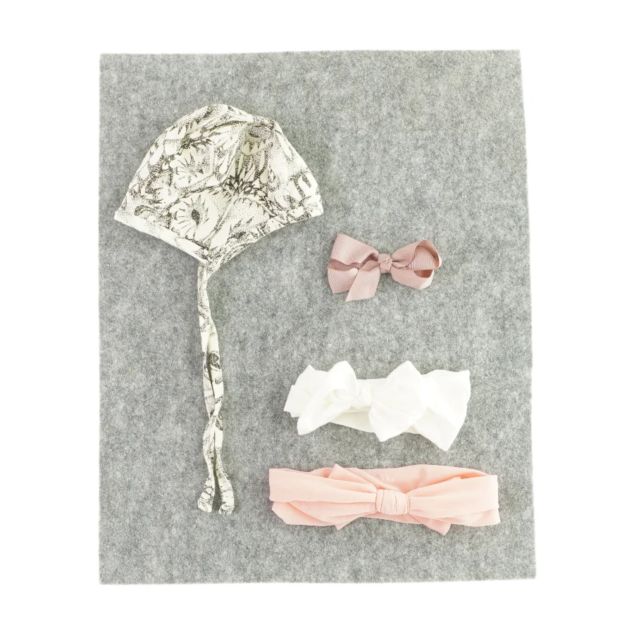 Hue og 2 hårbånd og et spænde 