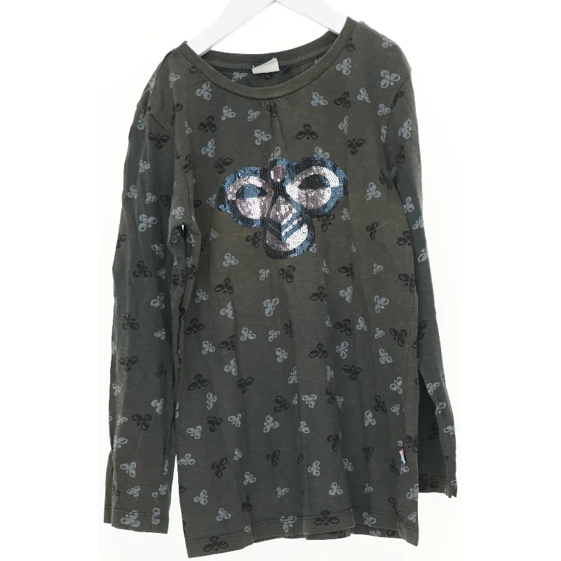 Bluse fra Hummel (str. 140 cm)