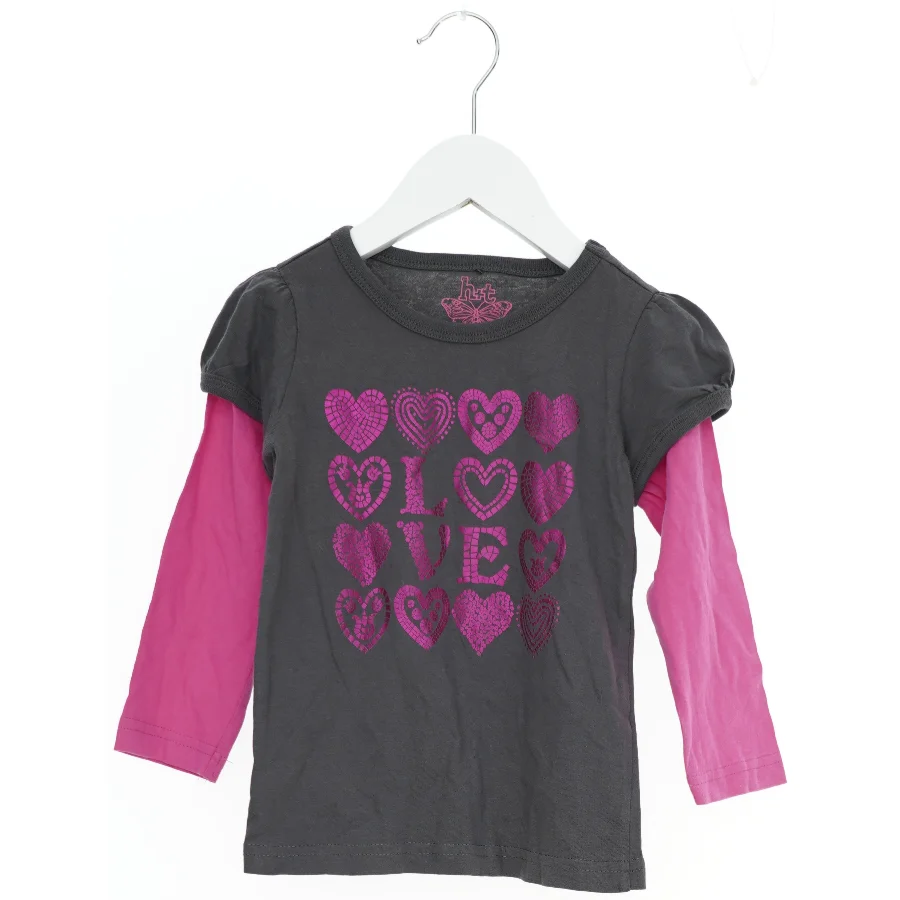 Langærmet bluse med grafisk print fra H+t (str. 98)