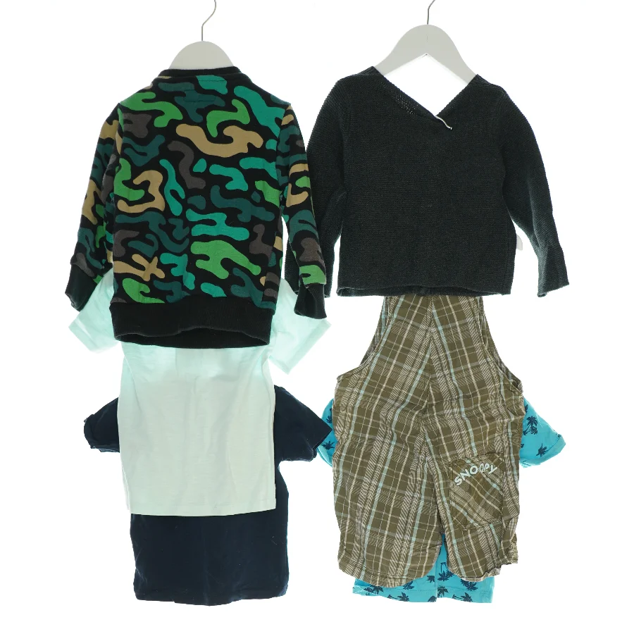 2 sweatshirt, 3 t-shirts og en buksedragt (Str. 82/86)