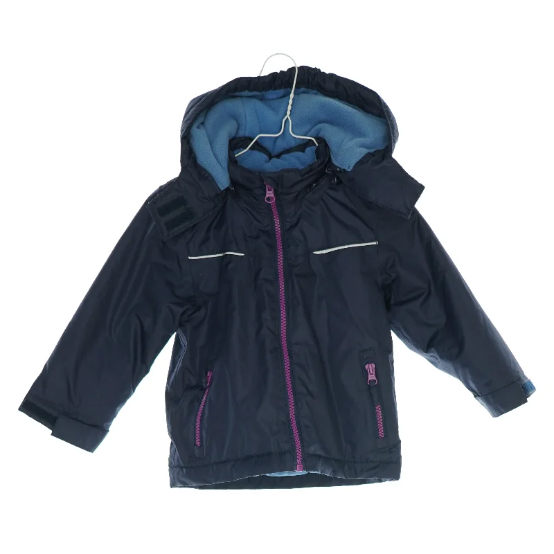 Vinterjakke med lyserød lynlås