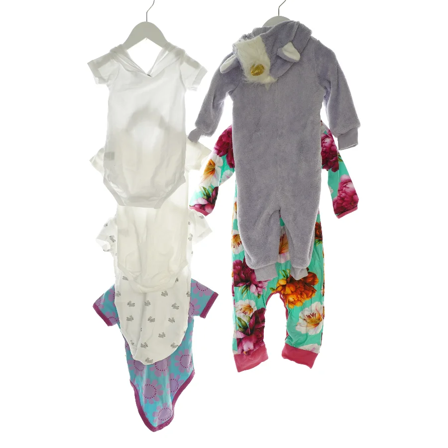 4 bodystockings og 2 heldragter (Str. 74)