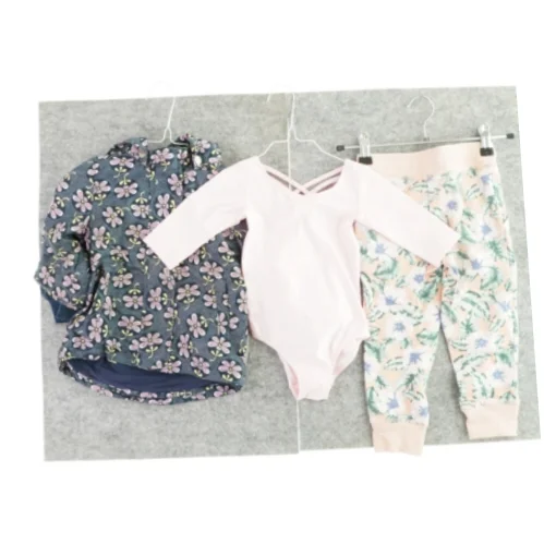 Jakke, balletdragt og bukser samlet