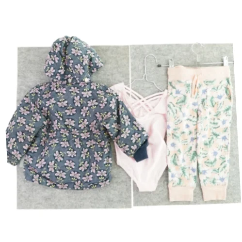 Jakke, balletdragt og bukser samlet