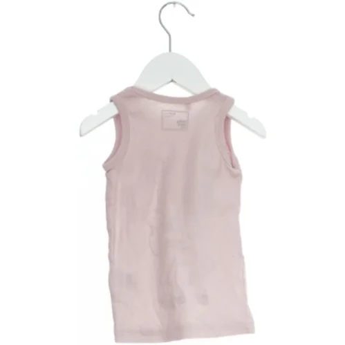 Lyserød tanktop med hjortedesign fra Mads & Mette (str. 92)