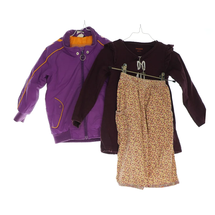 Jakke, bluse og bukser (str. 98)