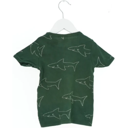 Grøn T-Shirt med Hajmotiv fra Ida T (str. 92)