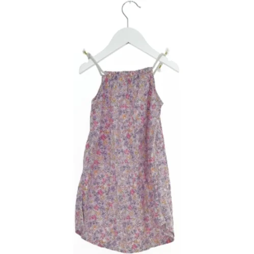 Sommerkjole med blomsterprint fra H&M (str. 98)