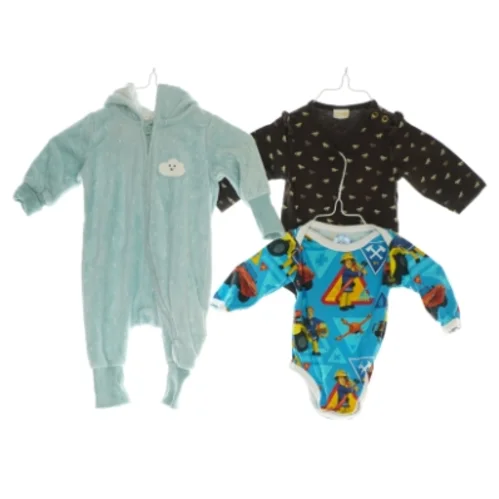 Heldragt og 2 bodystockings (str. 56)