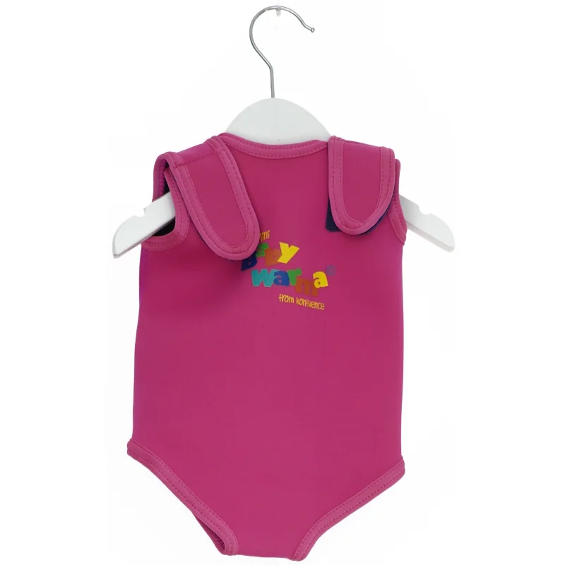 Baby våddragt fra Konfidence (str. 68)