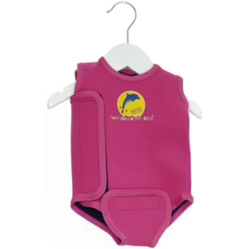 Baby våddragt fra Konfidence (str. 68)