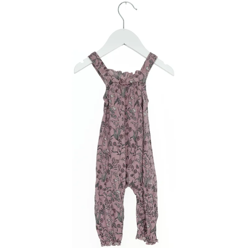 Blomstret buksedragt til børn fra Name It (str. 68)