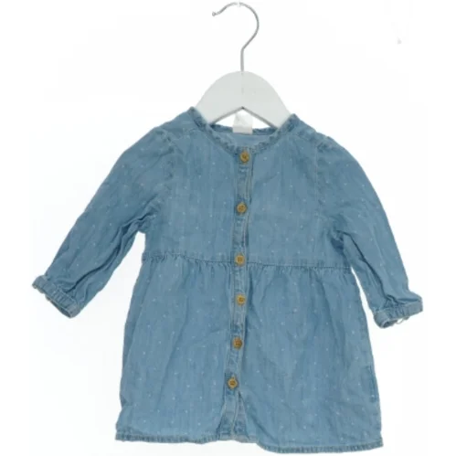 Blå heldragt fra H&M (str. 68)