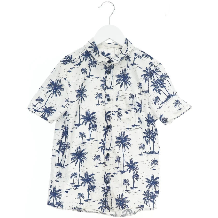 Kortærmet skjorte med palmemotiver fra H&M (str. 140)