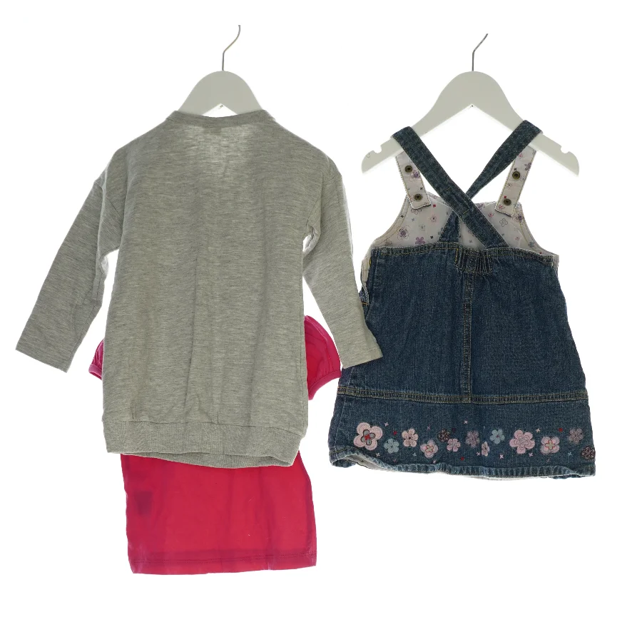 Sweatshirt, t-shirt og kjole (Str. 80)