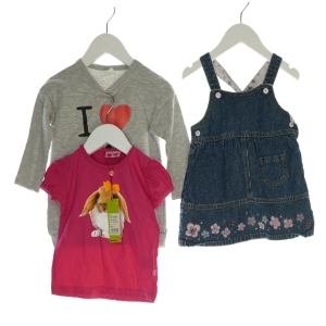 Sweatshirt, t-shirt og kjole (Str. 80)