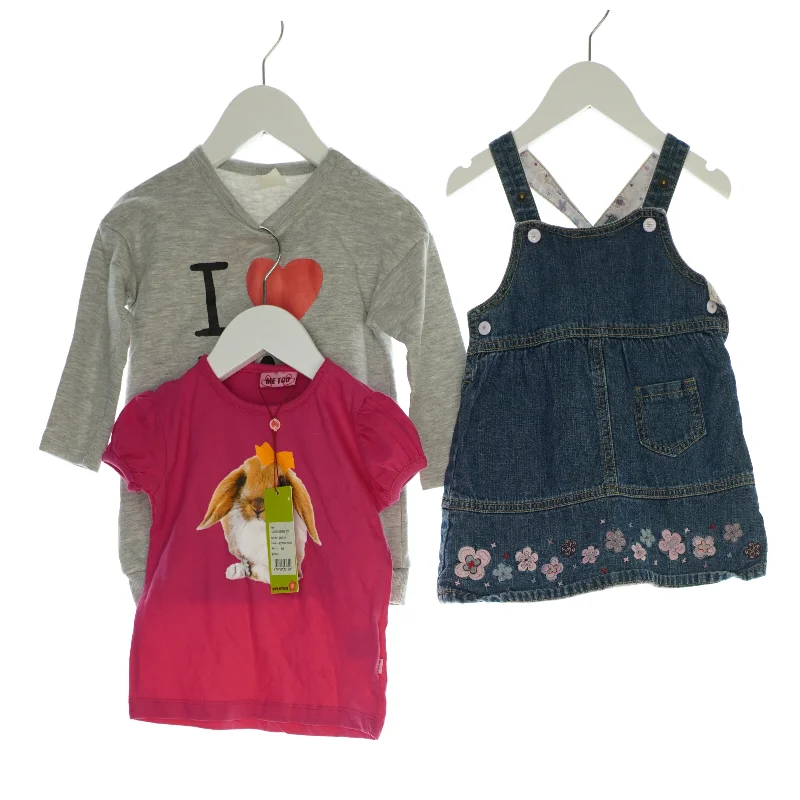 Sweatshirt, t-shirt og kjole (Str. 80)