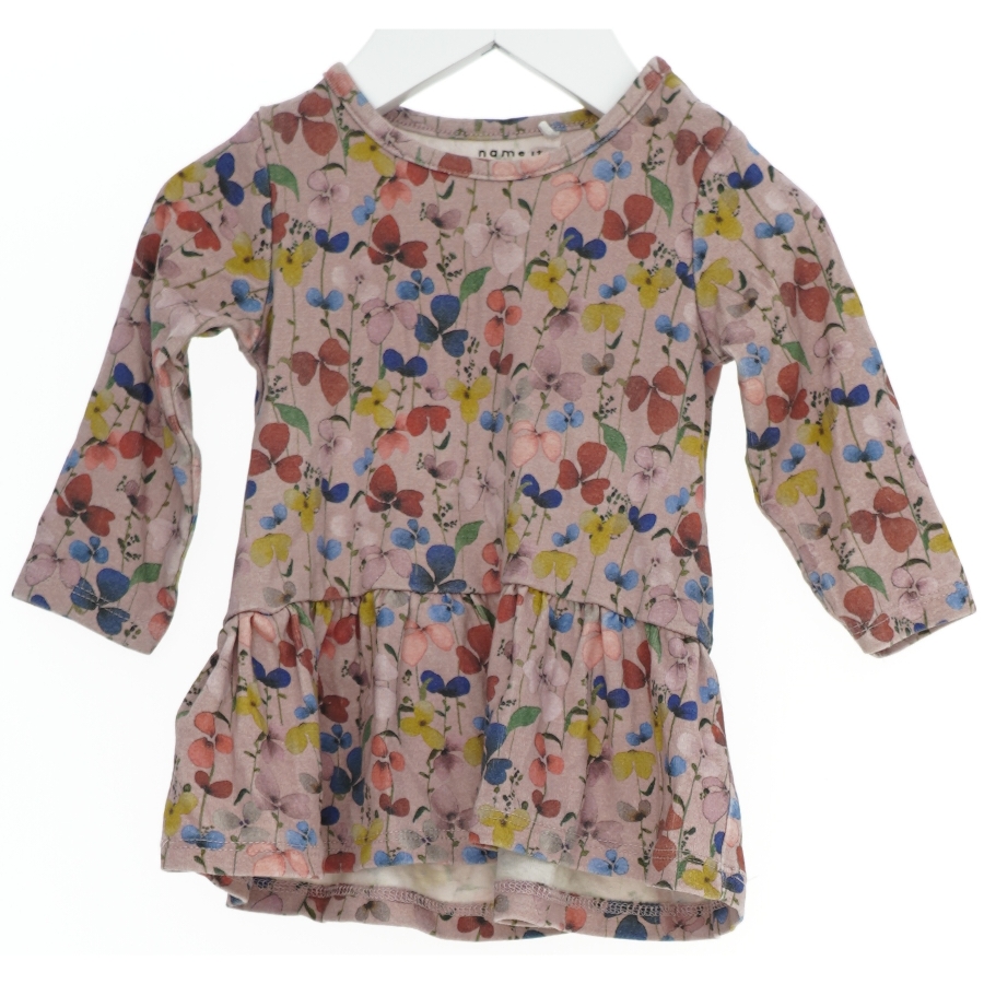 Blomstret kjole til børn fra Name It (str. 62)