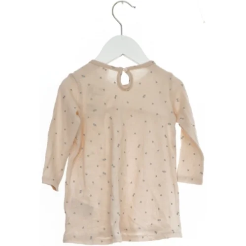 Lyserød kjole med gråt mønster fra H&M (str. 74)