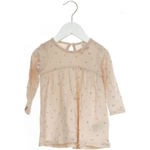 Lyserød kjole med gråt mønster fra H&M (str. 74)