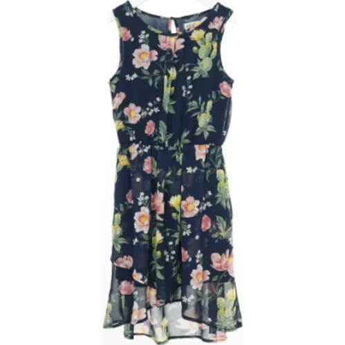 Blomstret sommerkjole fra H&M (str. 140)