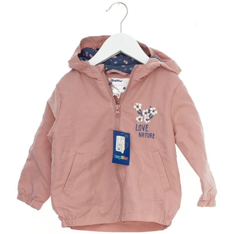 Lyserød sommerjakke med blomstermotiv (str. 86)