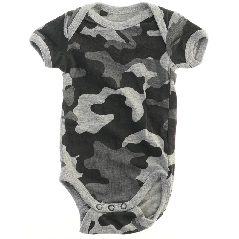 Baby bodystocking med camouflage mønster fra Mads & Mette (str. 68)