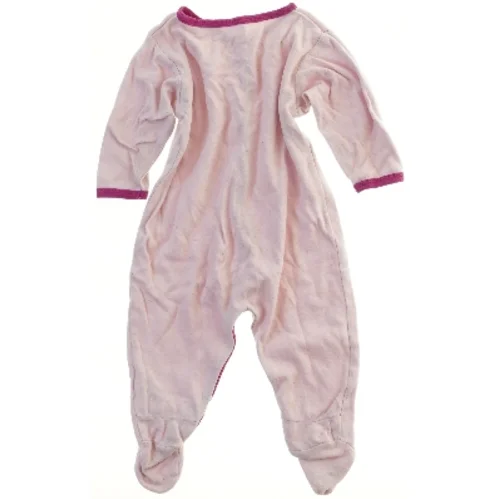 Lyserød sparkedragt med lilla kant (str. 68)