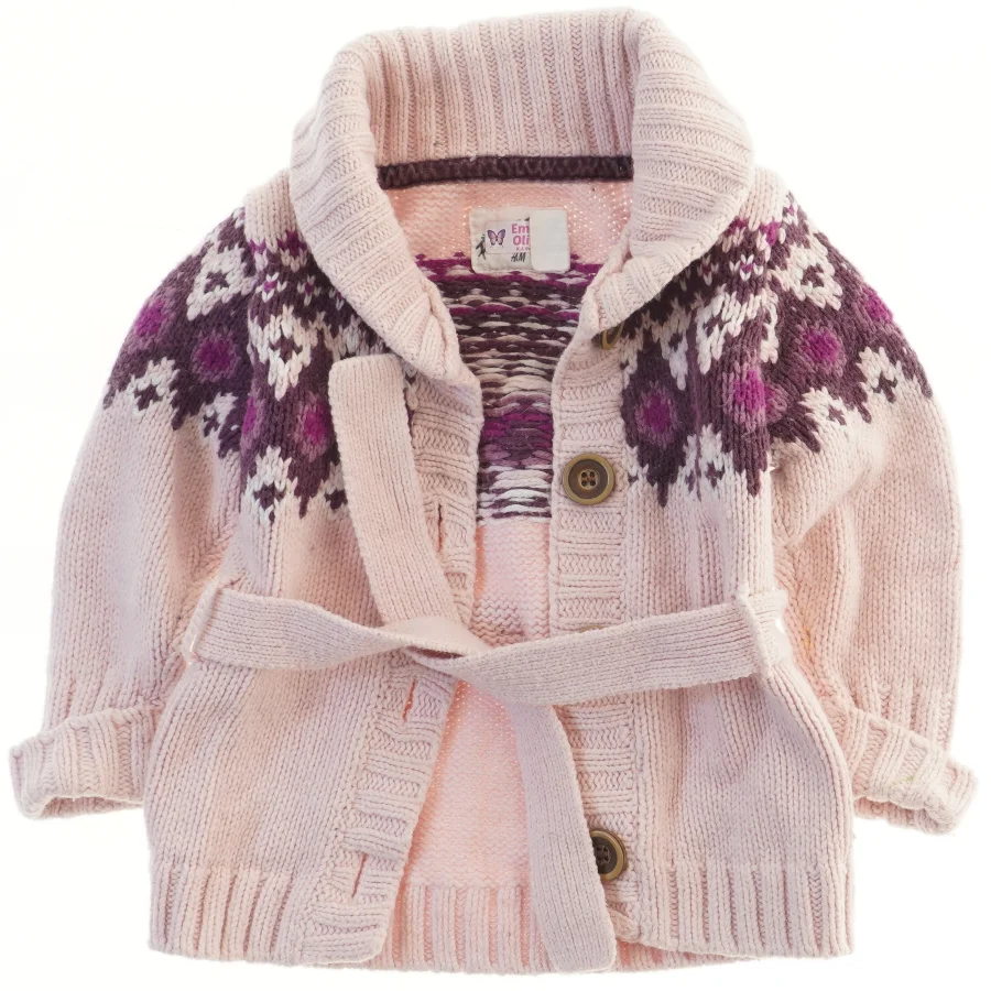 Lyserød cardigan med mønstret strik fra H&M (str. 74)