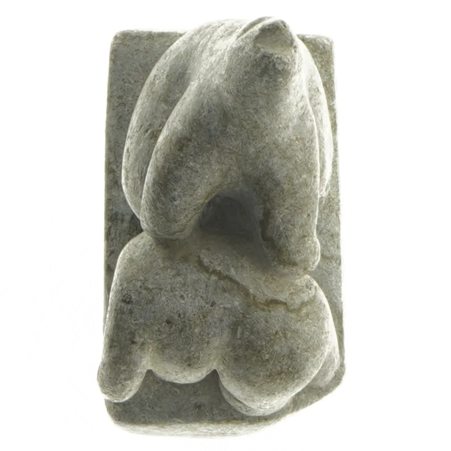 Grønlandsk fedtstensfigur - Isbjørnemotiv (str. 9x5x8,5 cm)