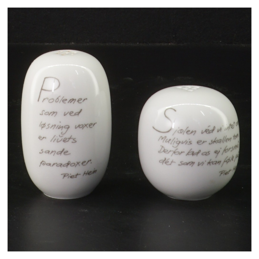 Piet Hein Salt og pebersæt i porcelæn (vintage) (str. 5 og 7 cm)