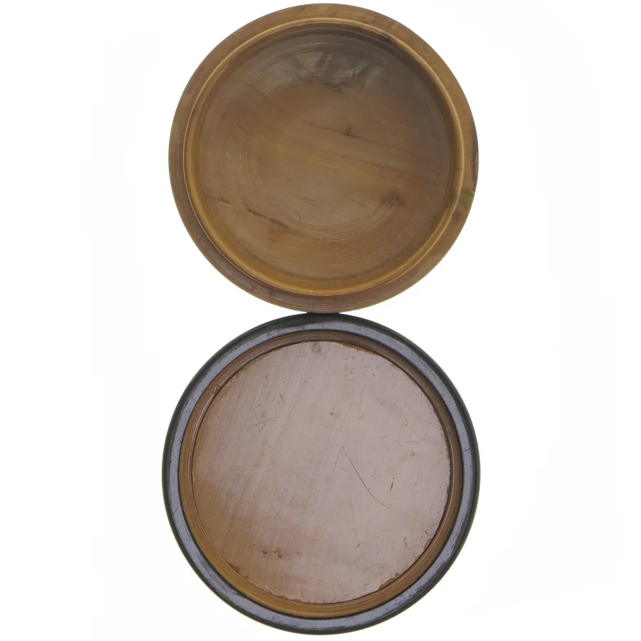 Fin rund vintage trææske med håndbroderet korssting (str. Ø 10,5x4 cm)