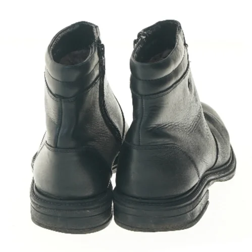 Sorte læderstøvler med lynlås str. 45 fra Hush Puppies (str. 45 )