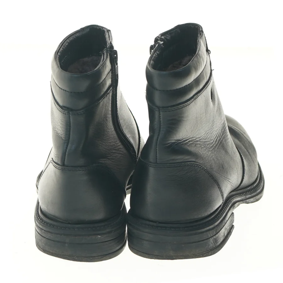 Sorte læderstøvler med lynlås str. 45 fra Hush Puppies (str. 45 )