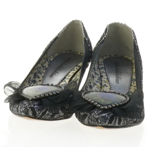 Sorte glimmersko med dekoration fra Miss Bubblekiss (str. 36)