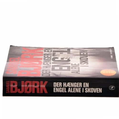 Der hænger en engel alene i skoven : krimi af Samuel Bjørk (Bog)