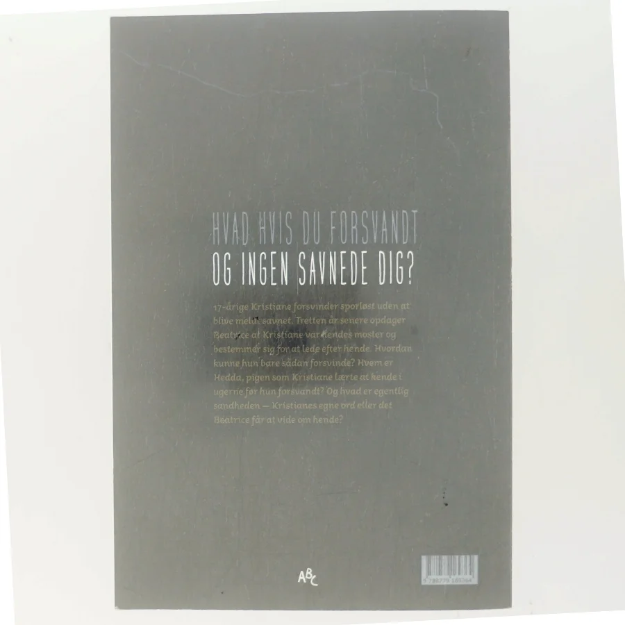 Pige savnes (ikke) af Camilla Sandmo (f. 1991) (Bog)