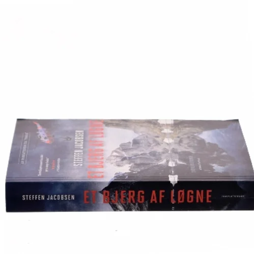 Et bjerg af løgne af Steffen Jacobsen (f. 1956) (Bog)