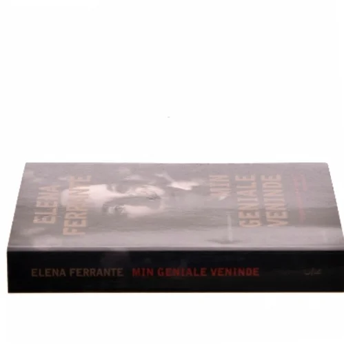Min geniale veninde af Elena Ferrante (Bog)