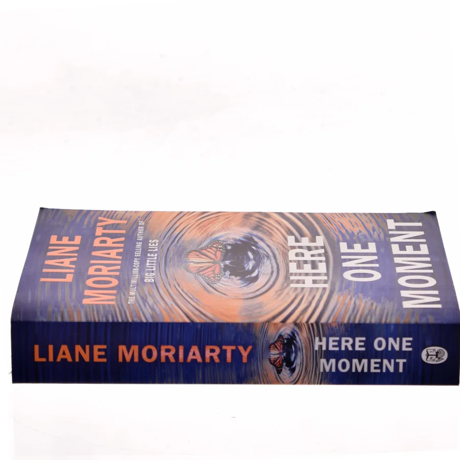 Here One Moment af Liane Moriarty (Bog)
