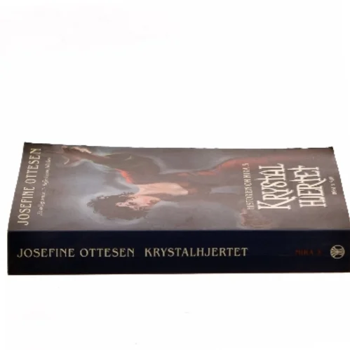 Krystalhjertet af Josefine Ottesen (Bog)